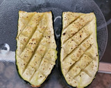 Foto del paso 3 de la receta: Calabacín gratinado con hummus y queso