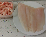 Foto del paso 1 de la receta: Guiso de bacalao, calamares y langostinos