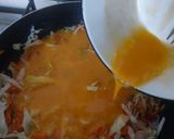 Foto langkah ke 3 dari resep Telur Orak Arik Kol Wortel.