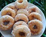 Foto langkah ke 3 dari resep Donat gula tanpa telur.