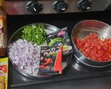 તવા પીઝા (Tawa Pizza Recipe in Gujarati) રેસીપી સ્ટેપ1ફોટો