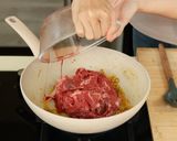 Foto langkah ke 3 dari resep Daging Iris Kecap Jahe Devina Hermawan.