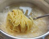 A picture of step 3 of Spaghetti with Zucchini Blossoms and Lemon.