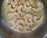Foto del paso 2 de la receta: Alubias blancas con sepia y langostinos