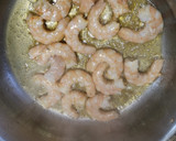 Foto del paso 2 de la receta: Alubias blancas con sepia y langostinos