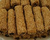 صورة لخطوة 15 من وصفة اصابع التمر بالسميد 😋😋😋