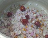A picture of step 1 of Tomato Rice.