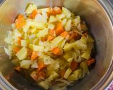 Foto del paso 1 de la receta: RISOTTO DE VERDURAS 🧄🧅🥕🥔🍠🥬🫛🧀🍲🍷🍽️🍷🥣🥄