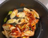 Hình bước làm 2 của món Món hầm hàn quốc "Jjigae" 🇰🇷 với sự biến tấu của Việt Nam (Jjigae with a Vietnamese twist) 🇻🇳