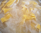 Foto del paso 1 de la receta: Nidos de pasta con espinacas y huevo poché