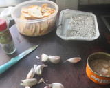 Foto del paso 1 de la receta: Gulas al ajillo acompañadas de atún en vinagre