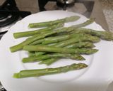 Foto del passaggio 2 della ricetta Asparagi con briciole di uova