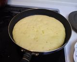 A picture of step 6 of Easy Apple Cake with a fry pan.