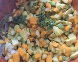Foto del paso 5 de la receta: Ensalada de surimi con aguacate y mango