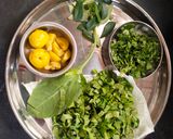 पालक आंवला ग्रीन जूस (Palak Aamla Green Juice Recipe In Hindi) रेसिपी चरण 1 फोटो