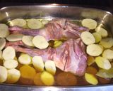 Foto del paso 2 de la receta: Patas de cordero en horno con patatas panadera