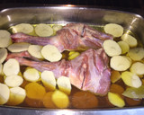 Foto del paso 2 de la receta: Patas de cordero en horno con patatas panadera