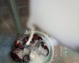 A picture of step 2 of Dates almond milkshake.