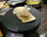 A picture of step 6 of Aloo matar samosa.