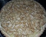 Foto del paso 5 de la receta: Tarta de manzana con crema pastelera y galletitas