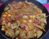 Foto del paso 4 de la receta: Alcachofas con jamón y patata