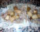 Foto del paso 4 de la receta: Manitas de Cerdo Rellenas de Boletus, Milhojas de Patatas y Salsa de Oporto