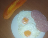 Foto del paso 1 de la receta: Desayuno ideal: huevos fritos con fiambre y de postre papaya