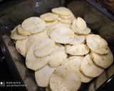 Foto del paso 3 de la receta: Merluza con Muselina de Ajo y Guarnición con Pasas al Oporto