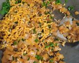 Foto langkah ke 3 dari resep Kwetiau Campur Mi Telur Goreng.