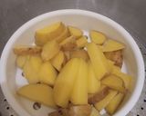Foto langkah ke 2 dari resep Potato Wedges.