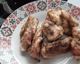 Foto del paso 1 de la receta: Pollo al vino con portobellos