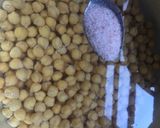 A picture of step 2 of Boiled chanay.