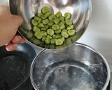 A picture of step 2 of Salted broad beans with iberico ham #SeasonSupply.