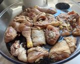 A picture of step 1 of Easy Chicken Afritada.
