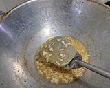 Foto langkah ke 3 dari resep Cah Brokoli Bawang Putih.
