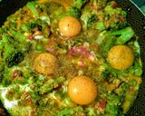 Foto del paso 7 de la receta: BRÓCOLI DE AYER, Más huevos y habichuelas...!