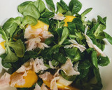Foto del paso 1 de la receta: Ensalada de canónigos, mango, pechuga de pavo