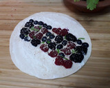 Foto del paso 4 de la receta: Wrap de frutos rojos