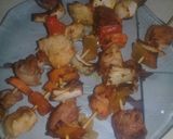 Foto del paso 8 de la receta: Brochettes de pollo, cerdo y verduras