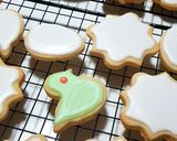 A picture of step 1 of Basic Royal Icing (No extra Flavour).