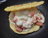 Foto del paso 10 de la receta: Arepa🫓rellena de queso🧀salchicha🌭y ensalada🍅🧅🥕