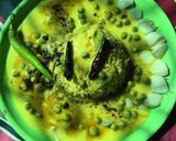 A picture of step 6 of Matar Wali kadhi with rice.