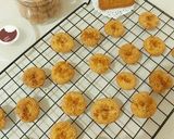Foto langkah ke 5 dari resep Lotus Biscoff Butter Cookies.