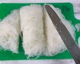 Shiitake powder adds the Umami taste - fried rice noodles with plenty of chicken recipe step 2 photo
