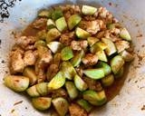 ผัดเผ็ดมะเขืออ่อนหมูเด้ง วิธีทำสูตร 5 รูป