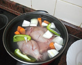 Foto del paso 1 de la receta: Muslos de pollo en escabeche con papas fritas