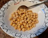 A picture of step 1 of Chickpea Salad with Capers and Tuna.
