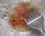 Foto langkah ke 2 dari resep Telur ceplok saus teriyaki.