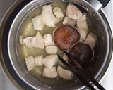 รูปขั้นตอนการทำที่ 4 ของ หม้อไฟไก่และผักรวมเสิร์ฟพร้อมเส้นโซบะ