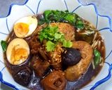 รูปขั้นตอนการทำที่ 7 ของ เส้นหมี่หุ่นน้ำปีกไก่ตุ๋น